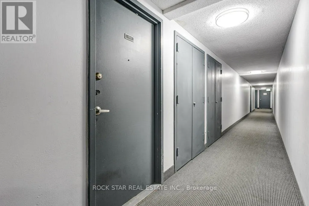 1711 - 10 SUNNY GLENWAY