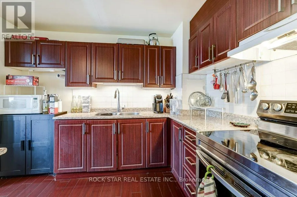 1711 - 10 SUNNY GLENWAY