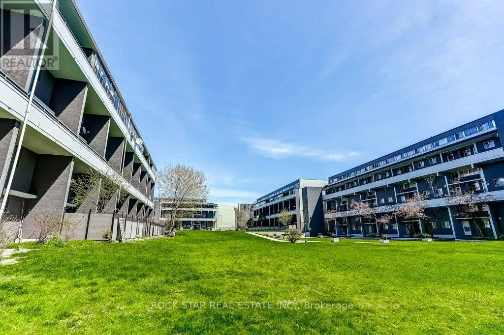 1711 - 10 SUNNY GLENWAY