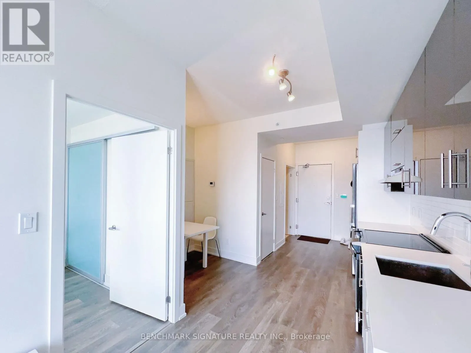1805 - 180 FAIRVIEW MALL DRIVE
