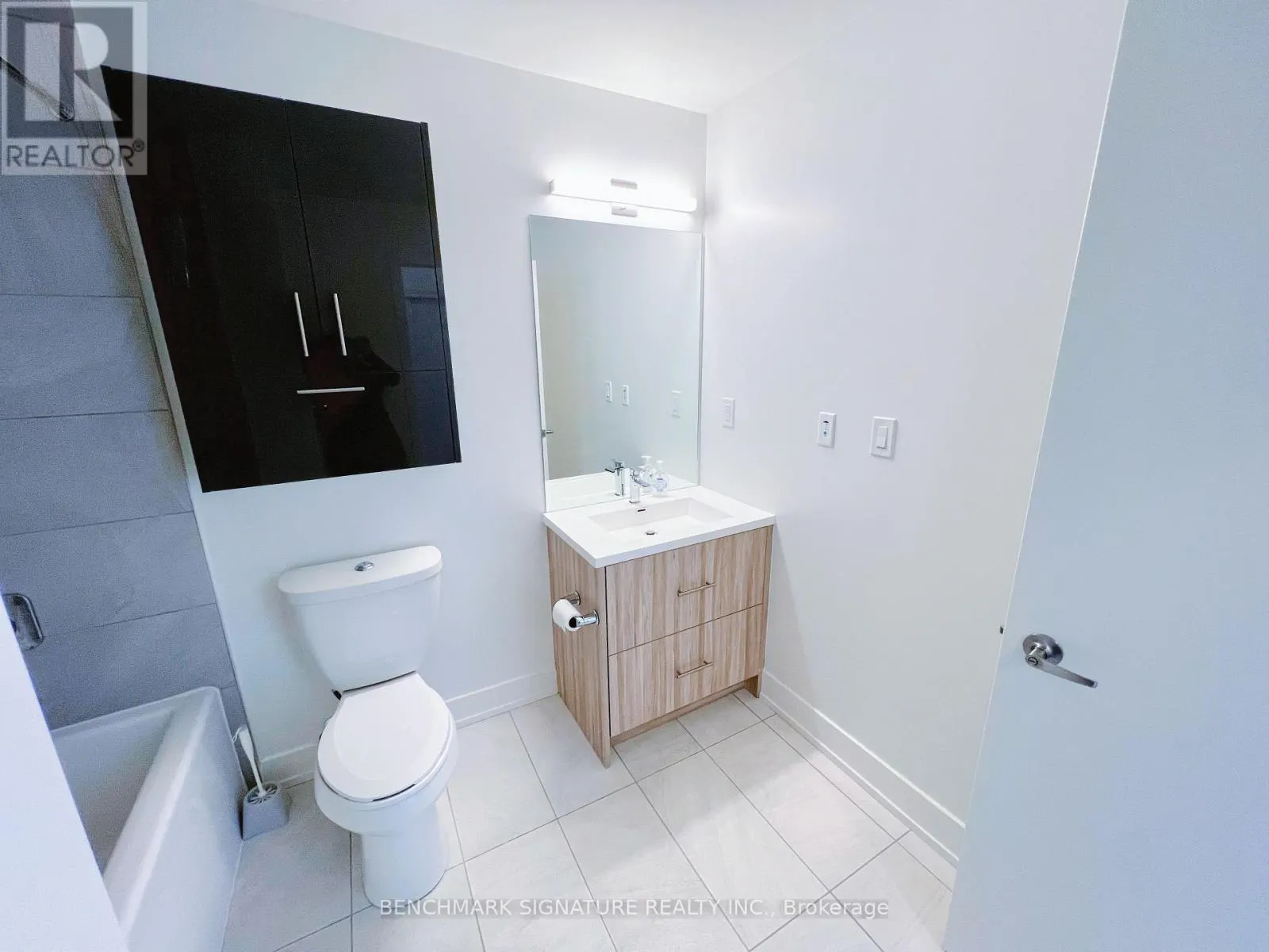 1805 - 180 FAIRVIEW MALL DRIVE