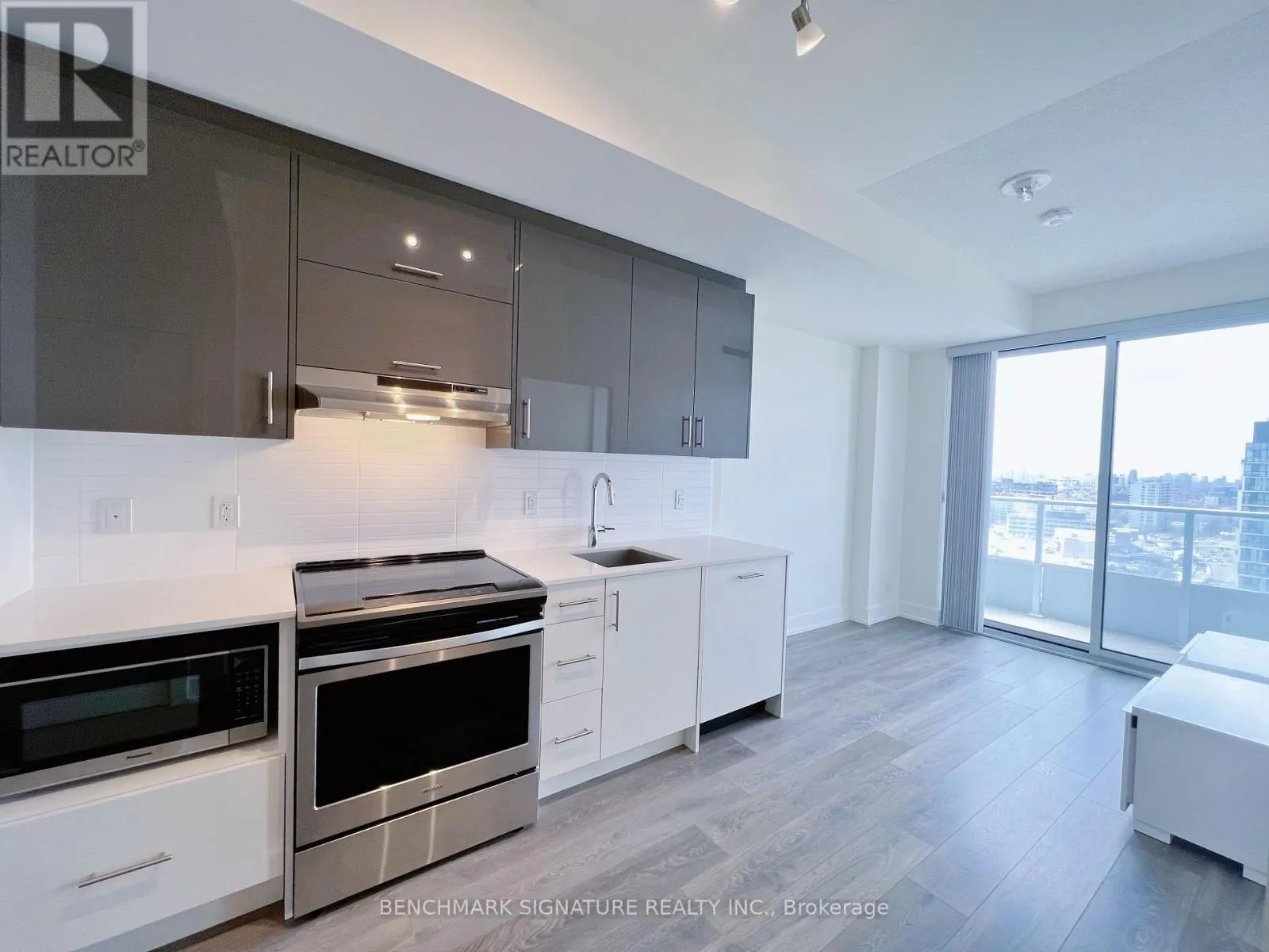 1805 - 180 FAIRVIEW MALL DRIVE
