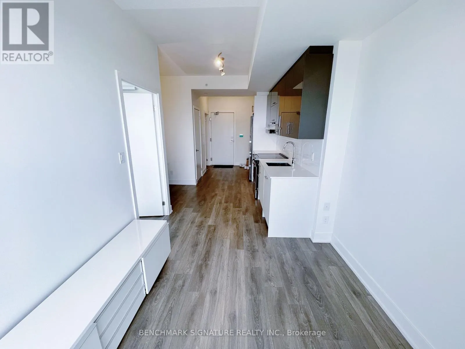 1805 - 180 FAIRVIEW MALL DRIVE