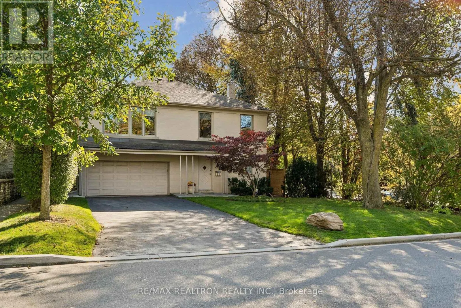 21 RIDGEWOOD ROAD