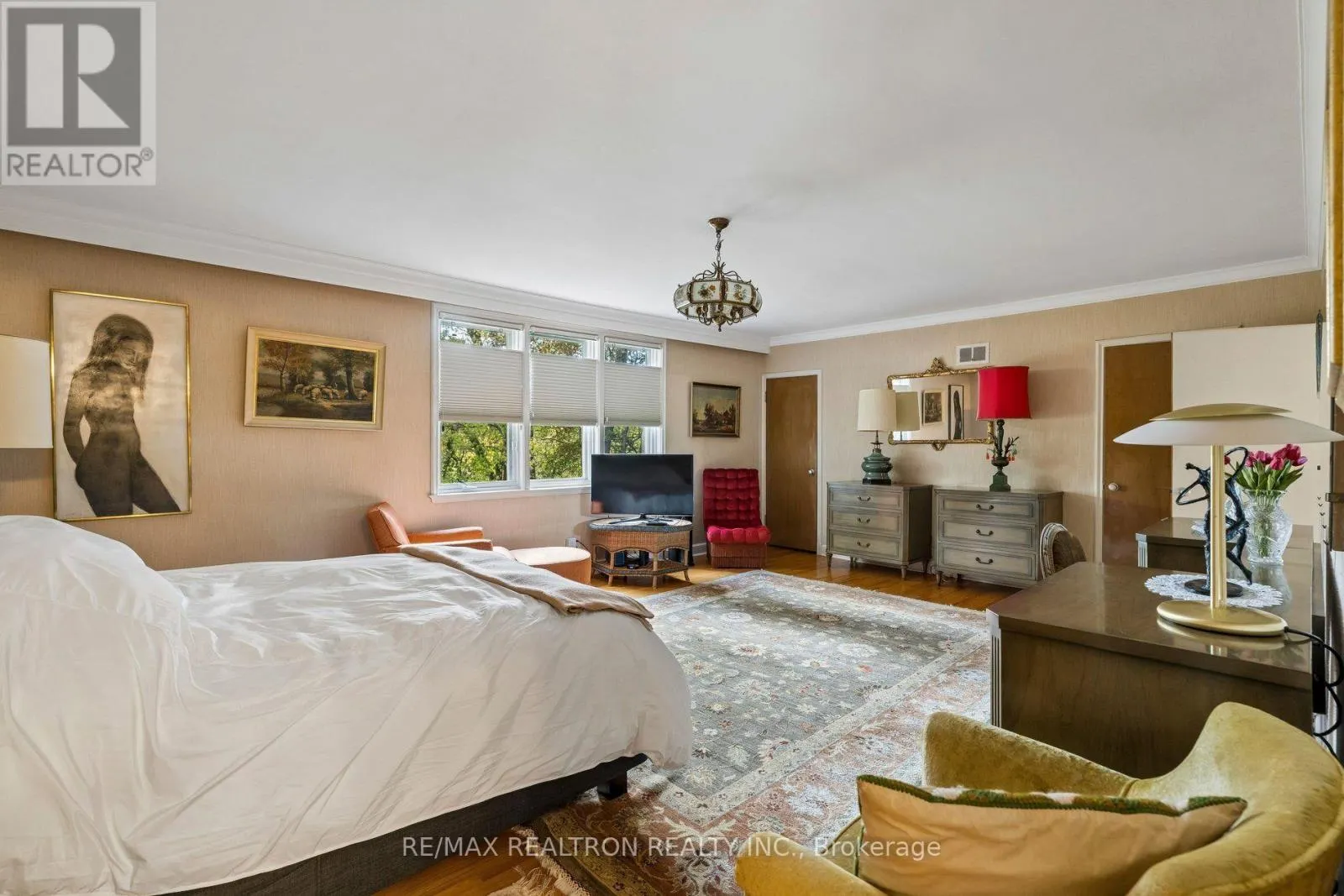 21 RIDGEWOOD ROAD