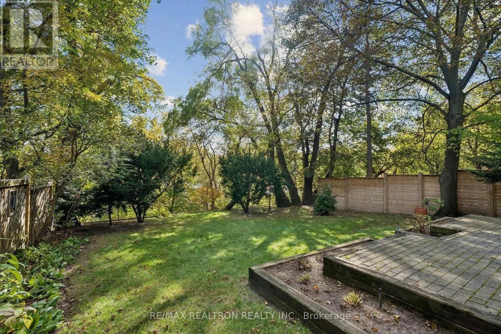 21 RIDGEWOOD ROAD