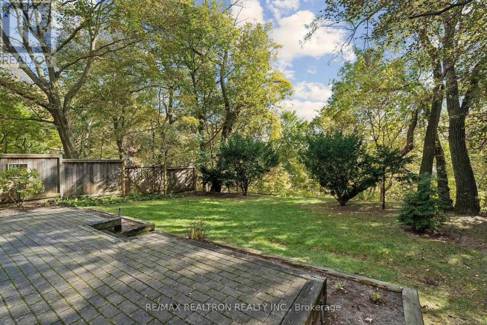 21 RIDGEWOOD ROAD
