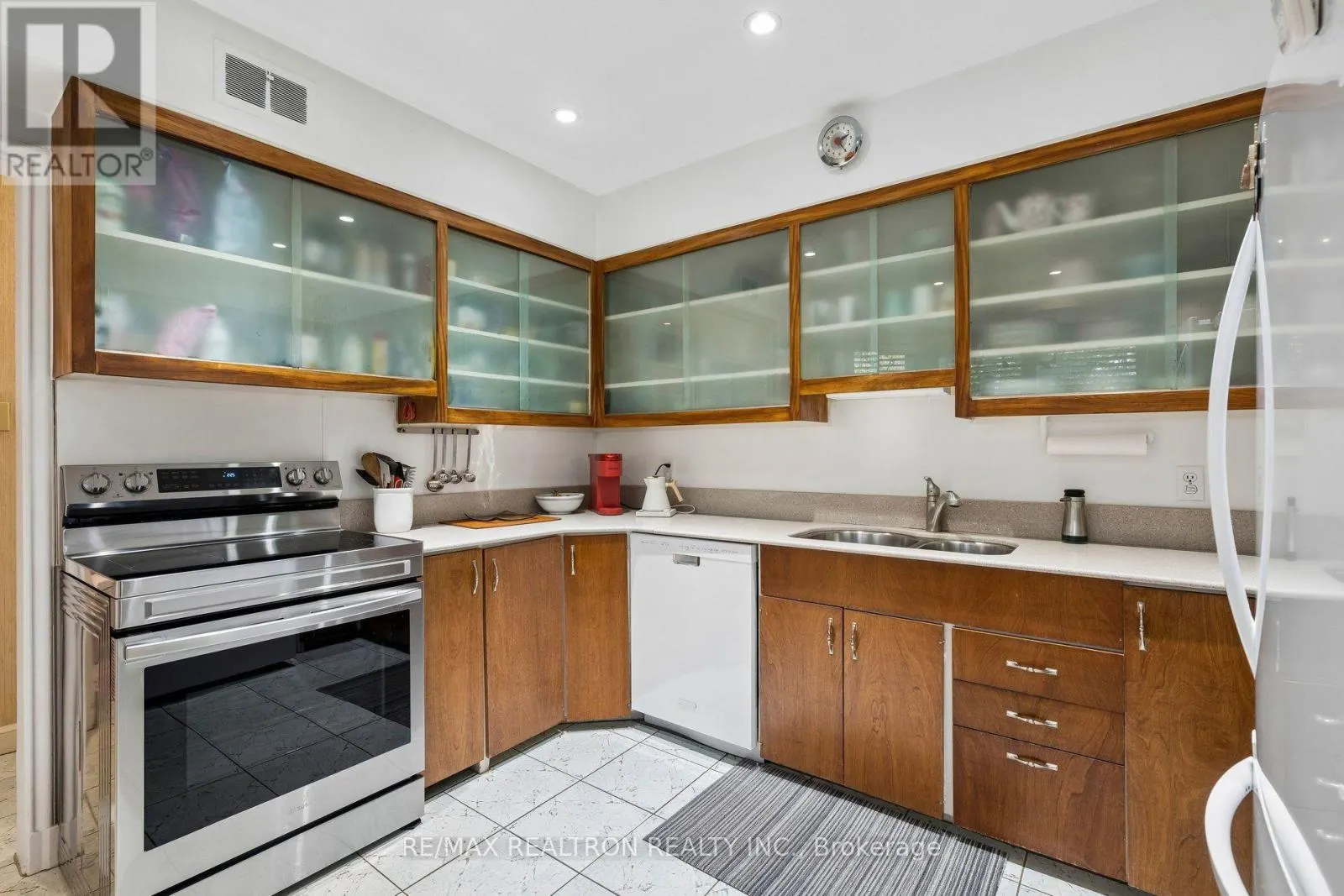 21 RIDGEWOOD ROAD