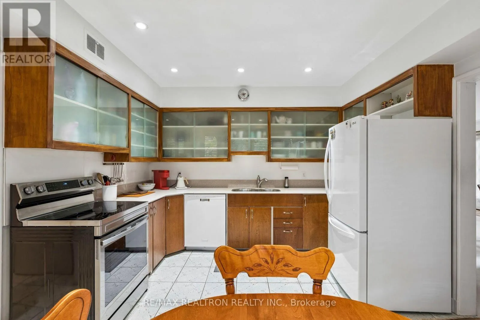 21 RIDGEWOOD ROAD