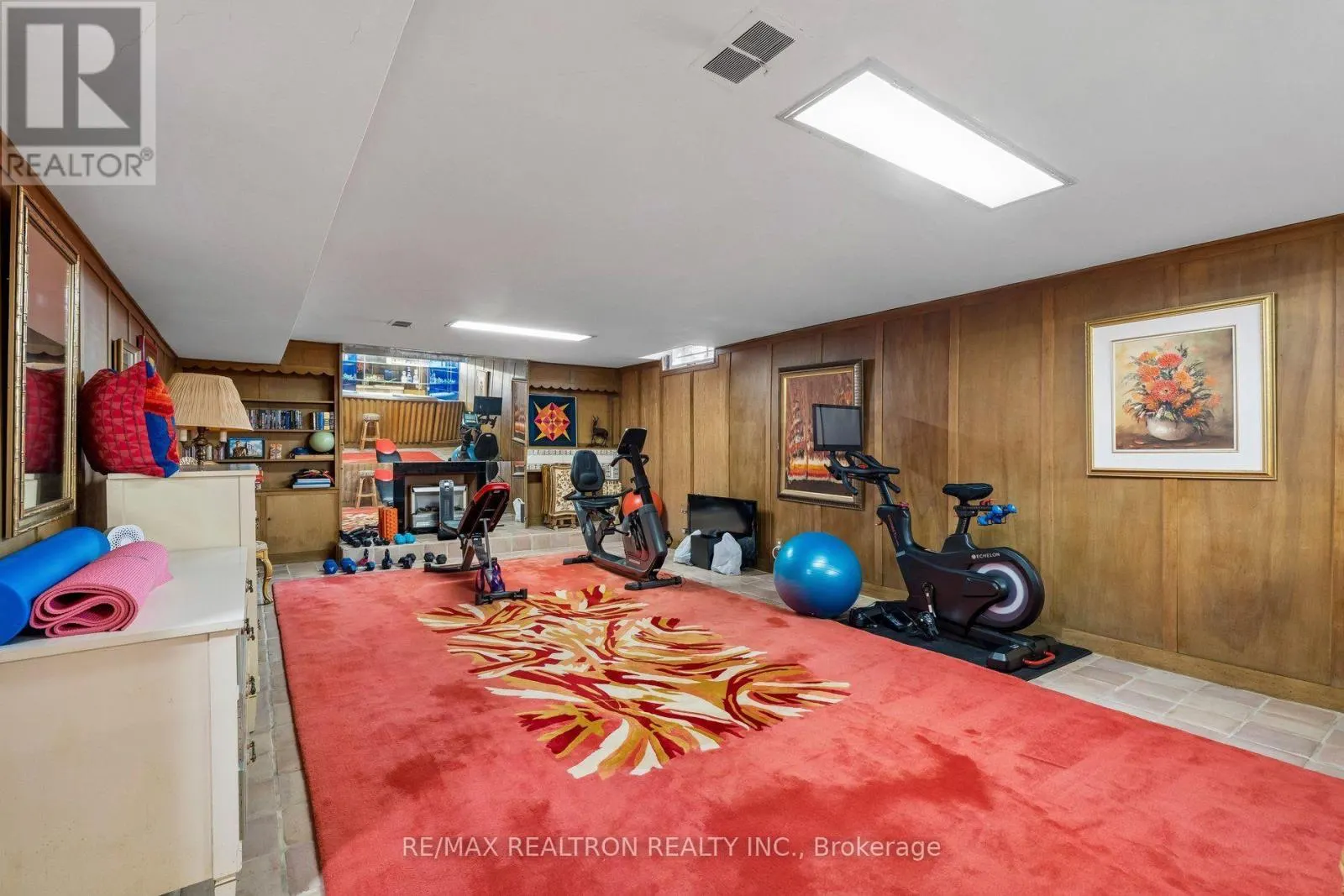 21 RIDGEWOOD ROAD