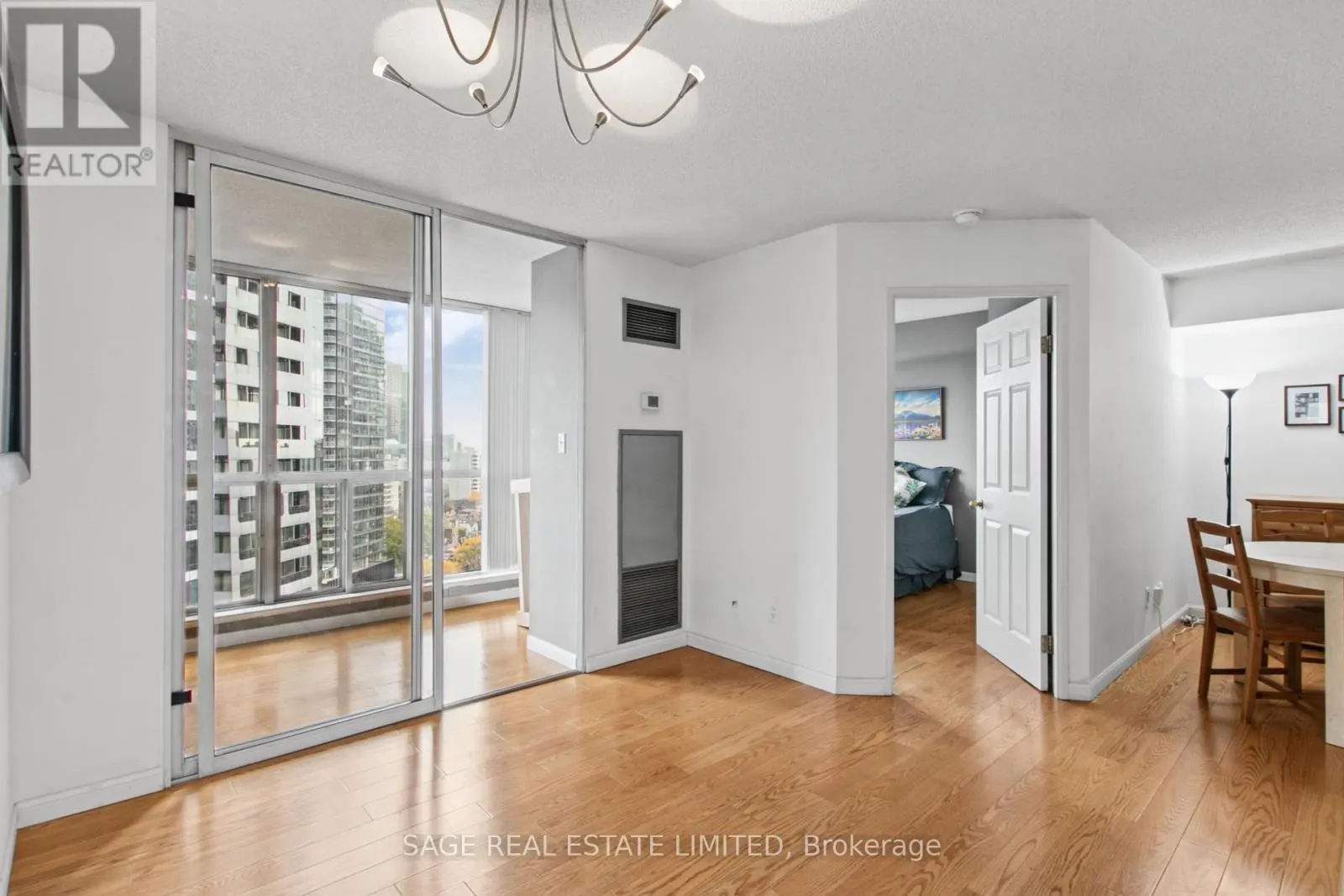 1909 - 24 WELLESLEY STREET W