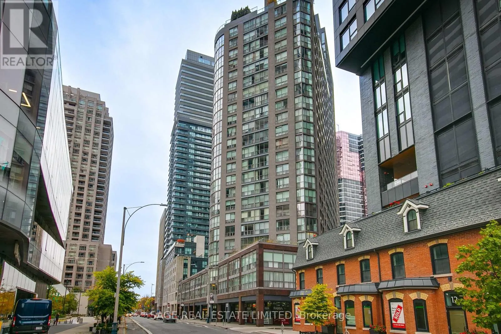 1909 - 24 WELLESLEY STREET W