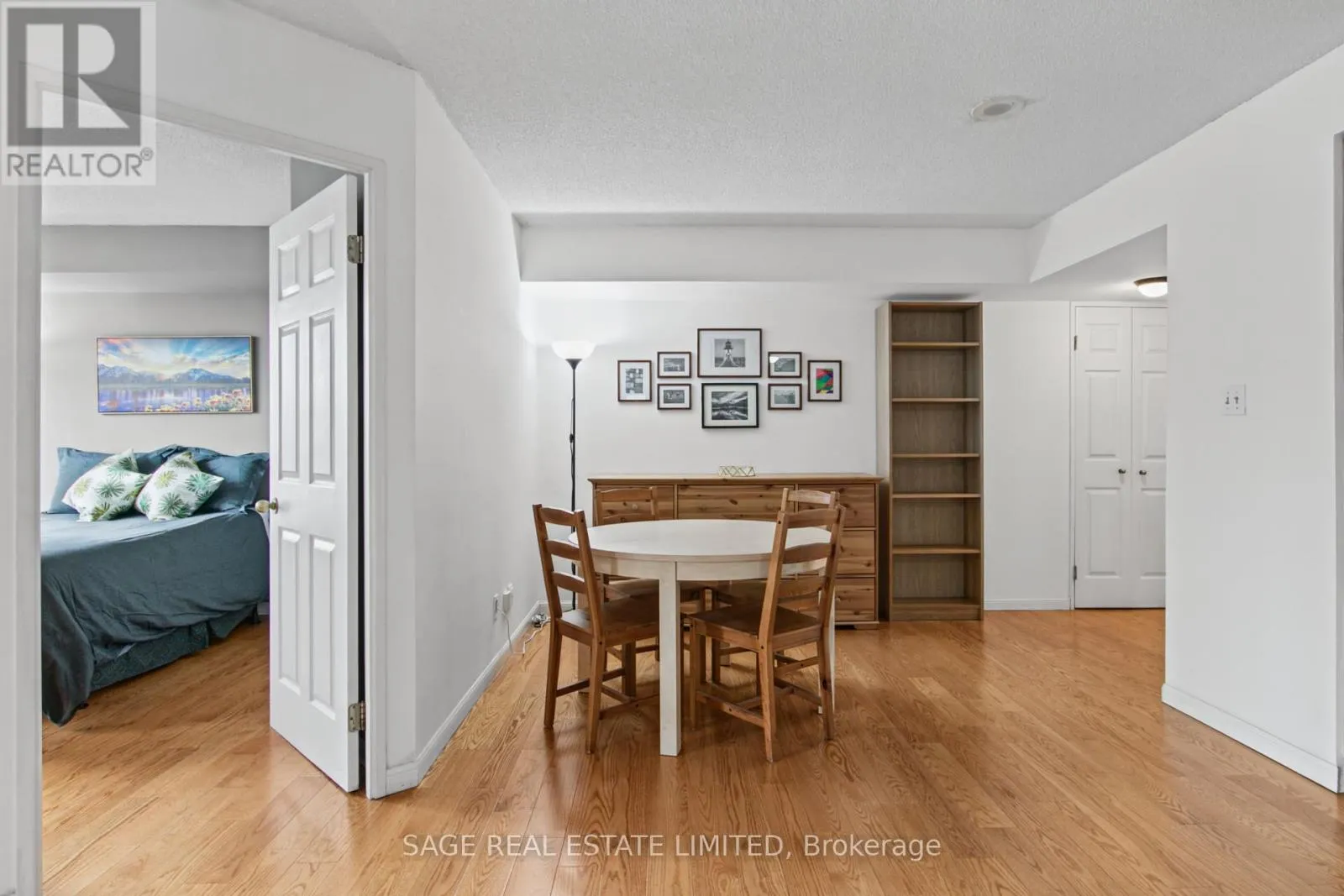 1909 - 24 WELLESLEY STREET W
