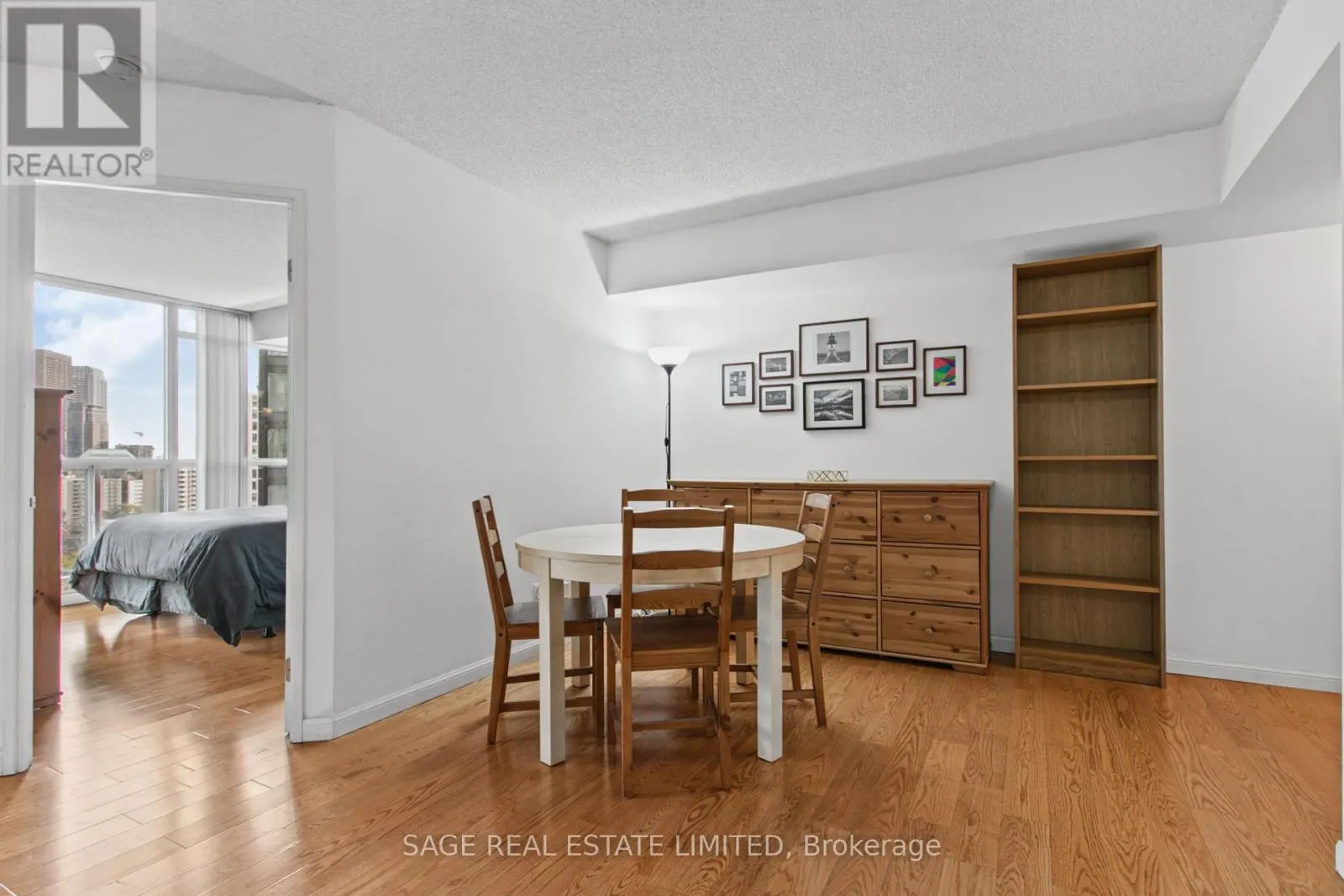 1909 - 24 WELLESLEY STREET W