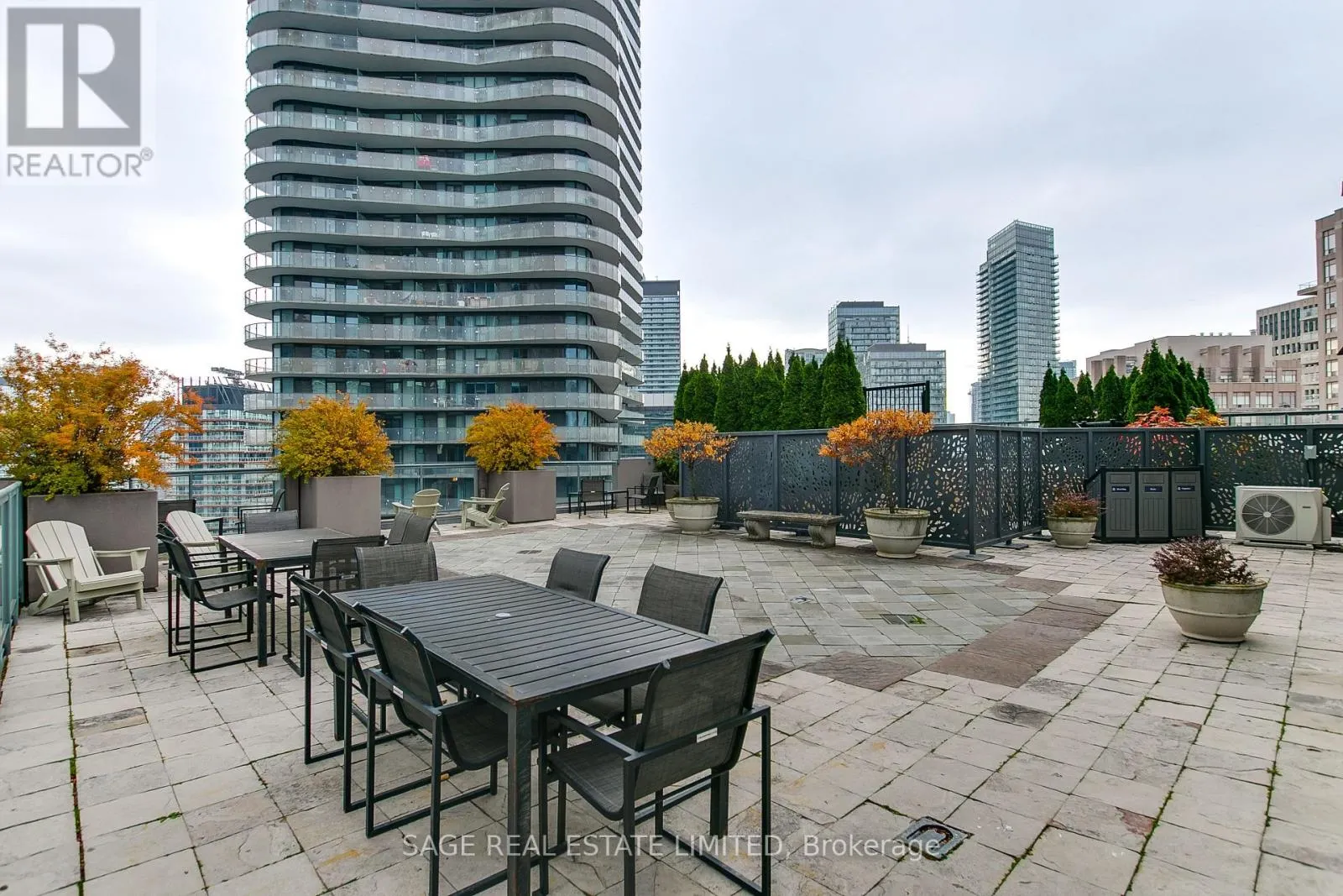 1909 - 24 WELLESLEY STREET W