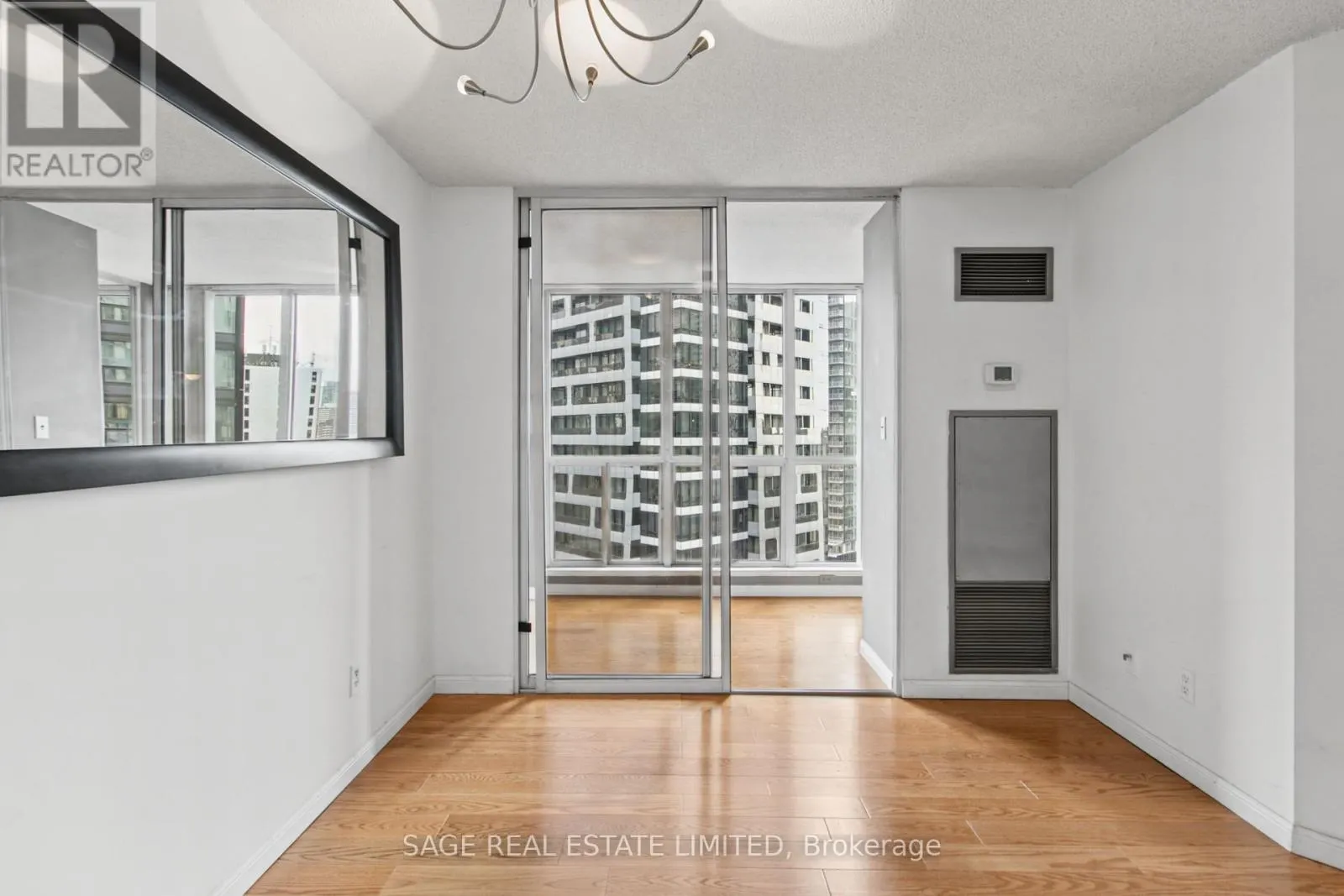 1909 - 24 WELLESLEY STREET W