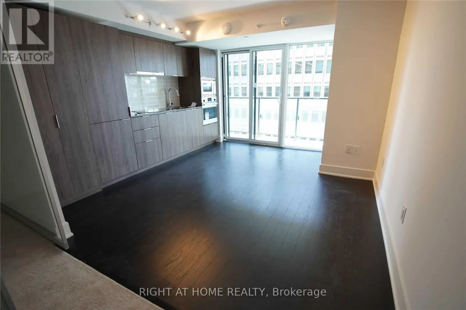1612 - 955 BAY STREET