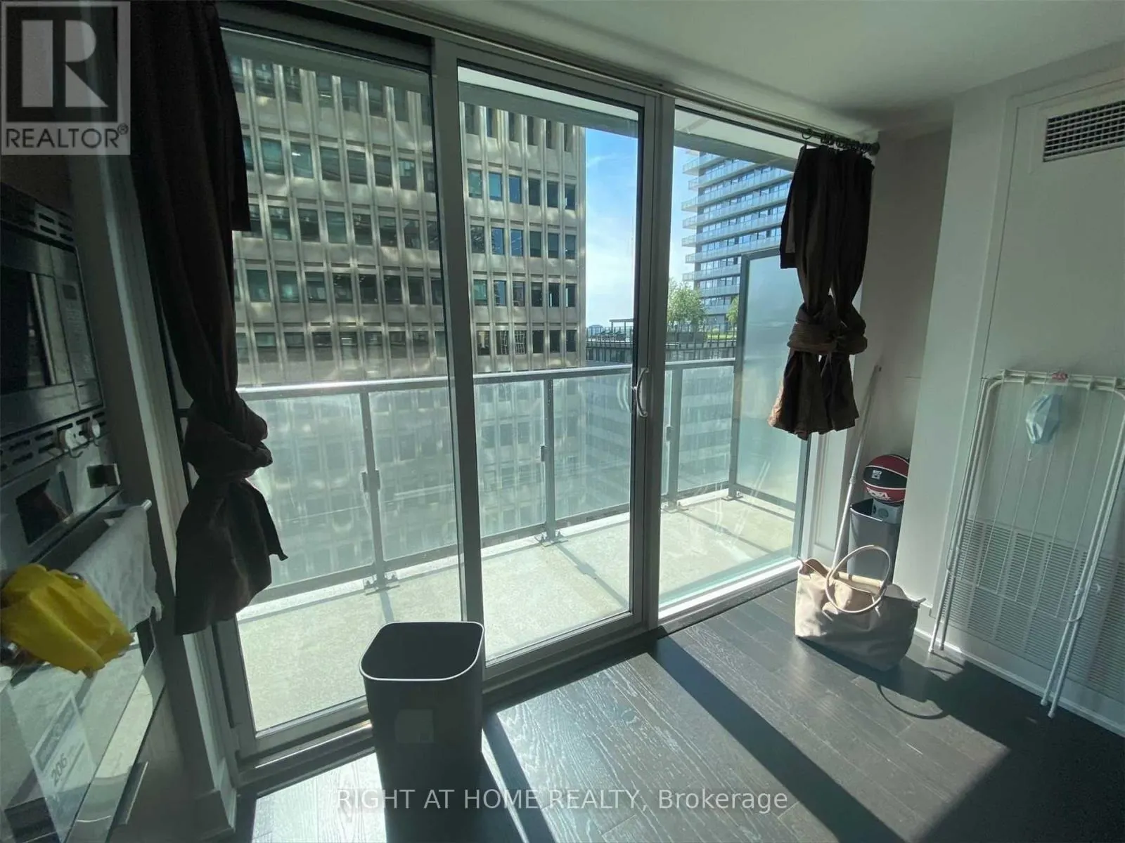 1612 - 955 BAY STREET