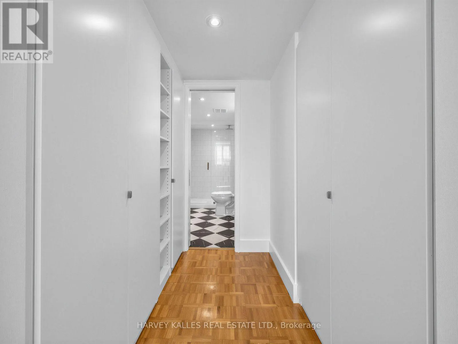 802 - 71 CHARLES STREET E