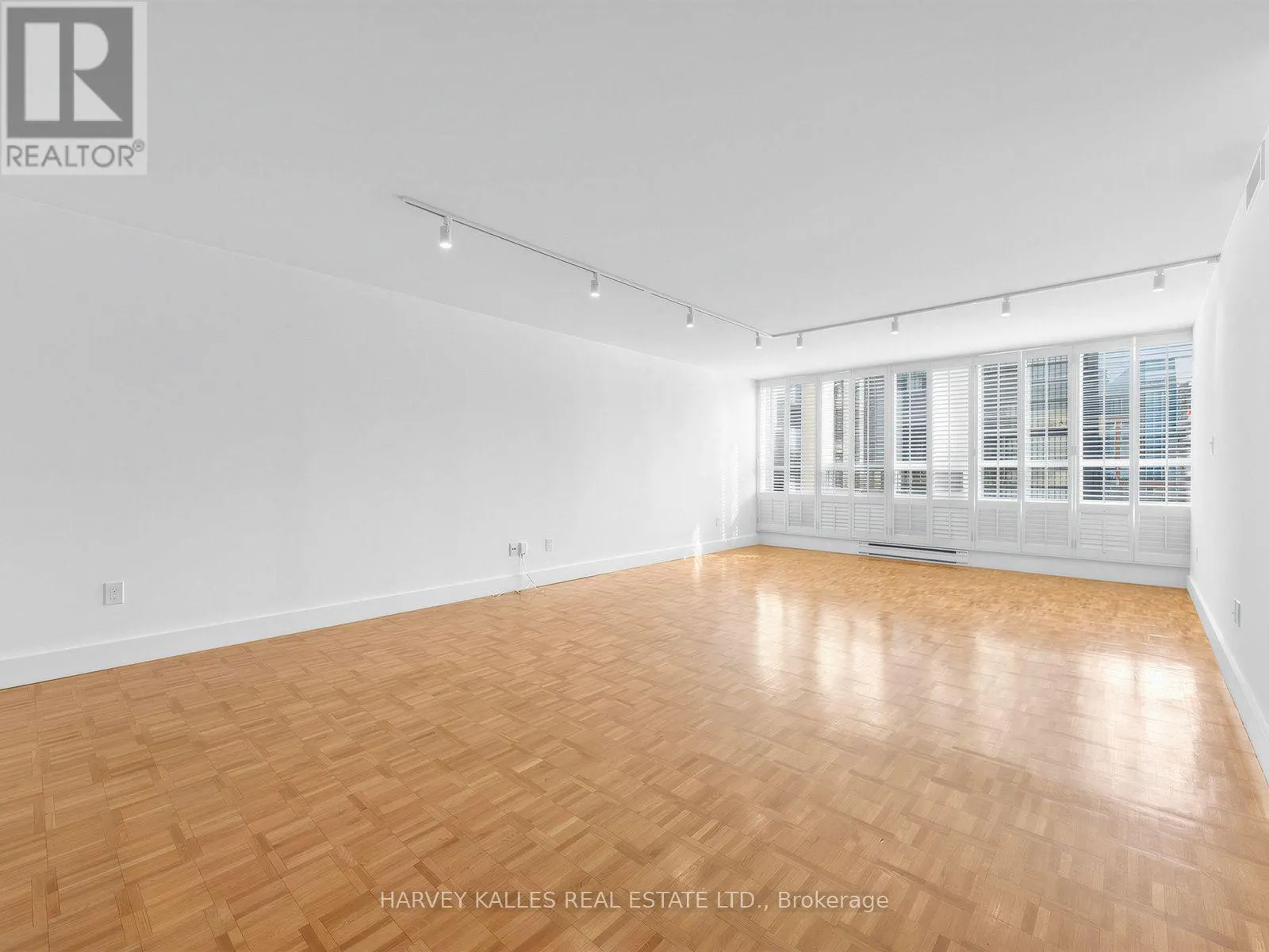 802 - 71 CHARLES STREET E