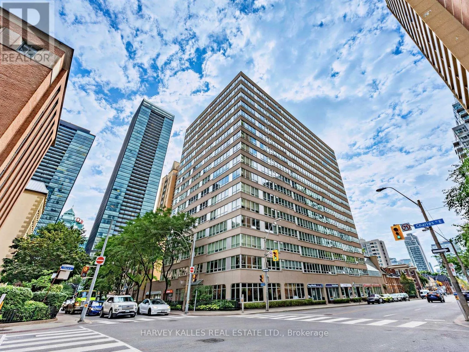 802 - 71 CHARLES STREET E