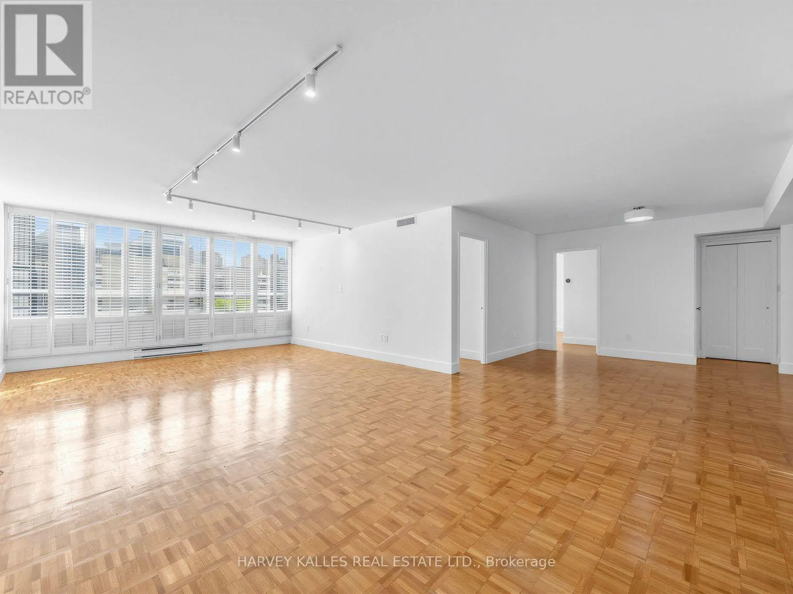 802 - 71 CHARLES STREET E