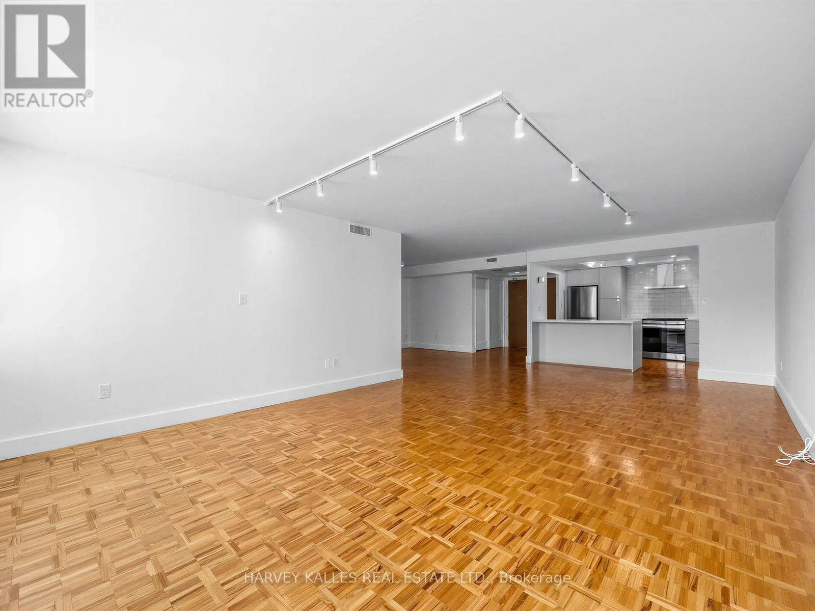 802 - 71 CHARLES STREET E