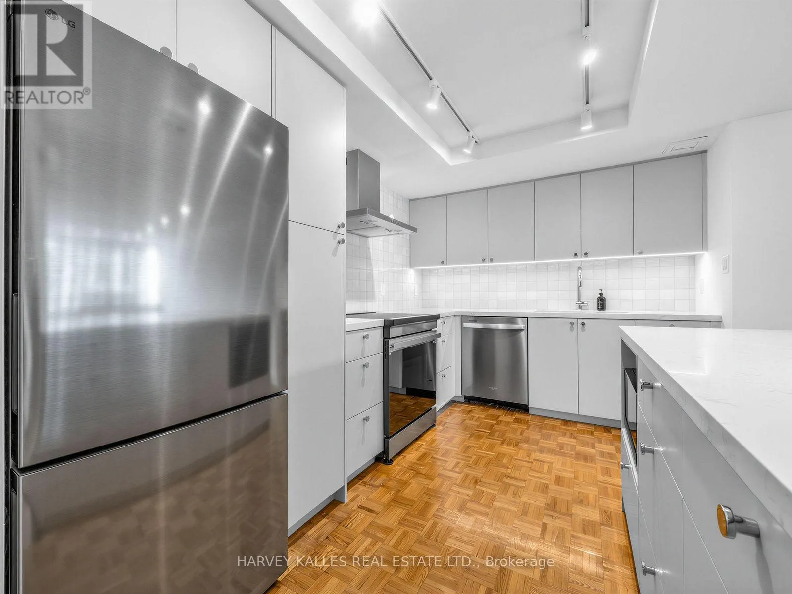 802 - 71 CHARLES STREET E