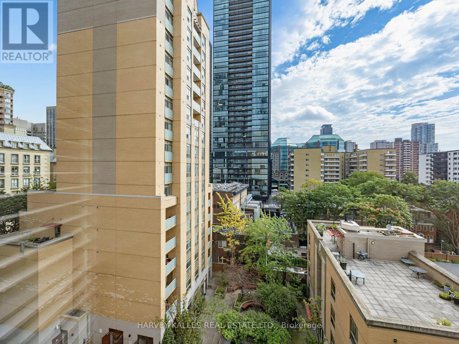 802 - 71 CHARLES STREET E