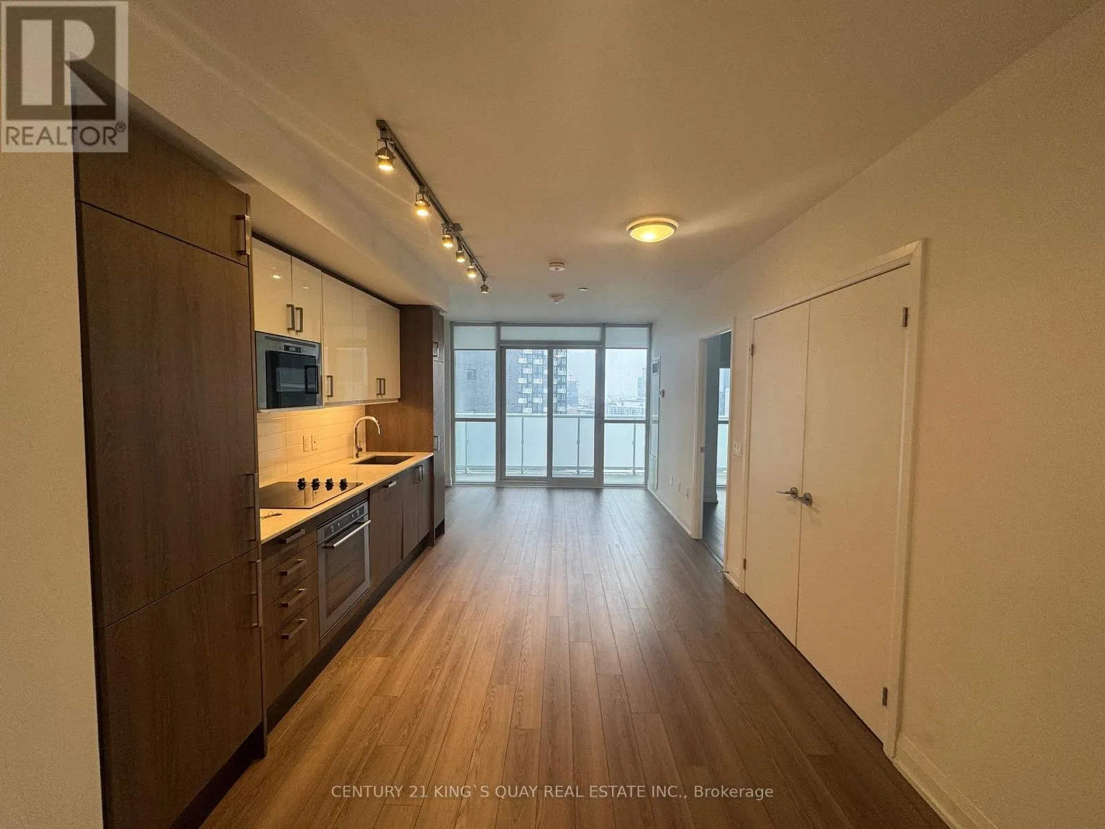 2103 - 77 MUTUAL STREET