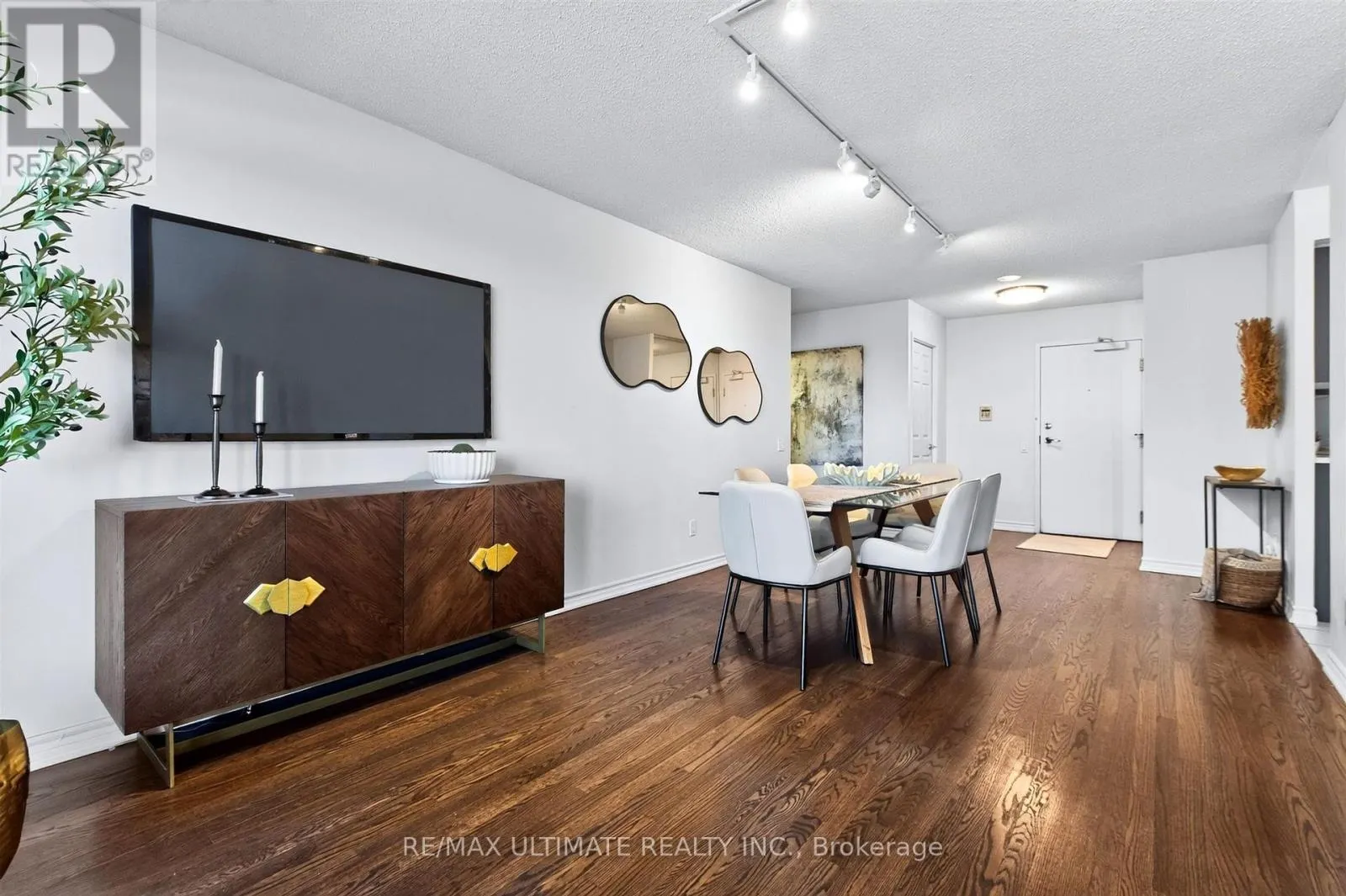 808 - 8 COVINGTON ROAD