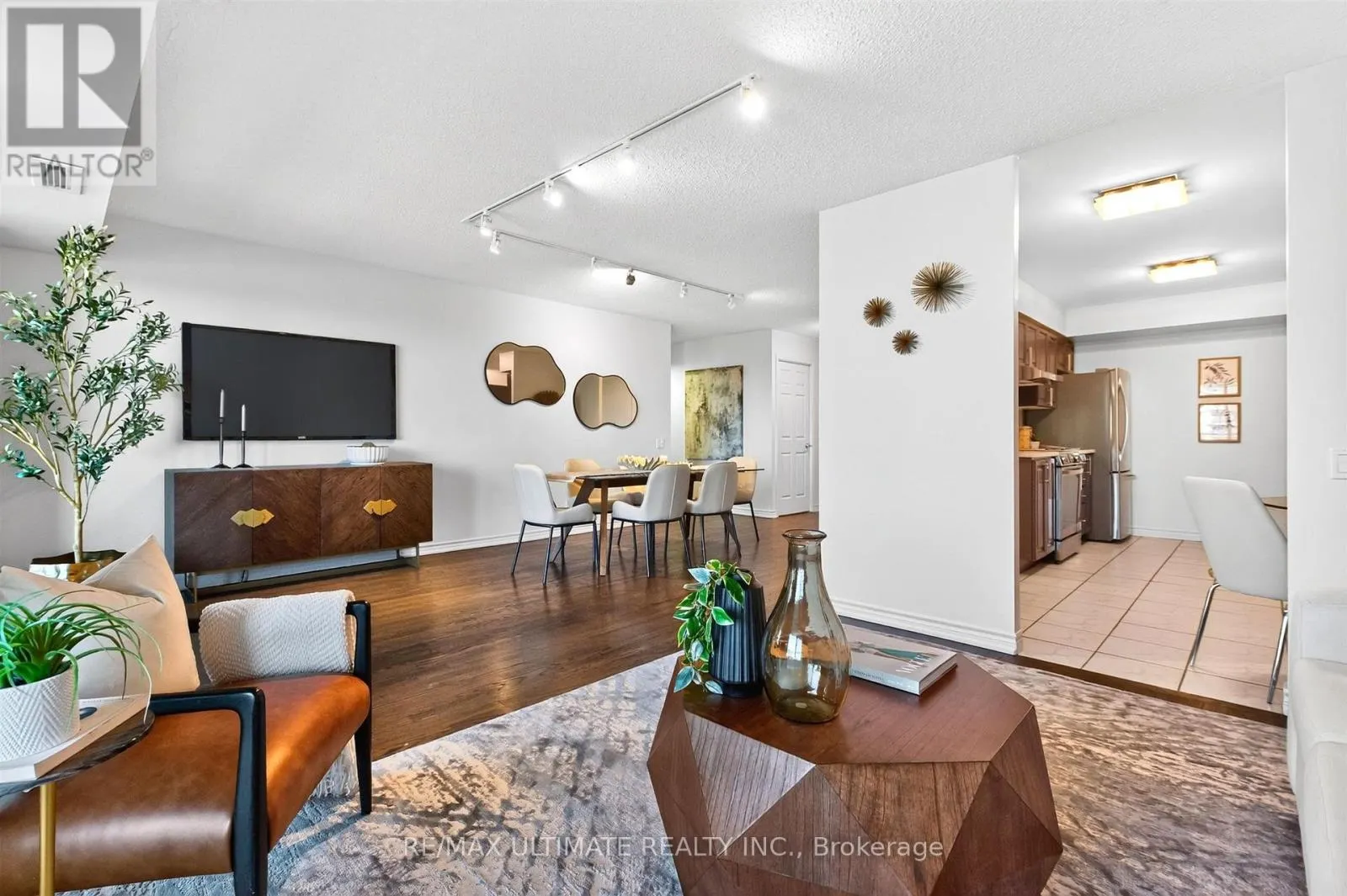 808 - 8 COVINGTON ROAD