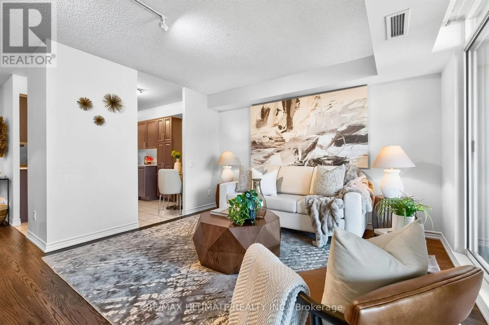 808 - 8 COVINGTON ROAD