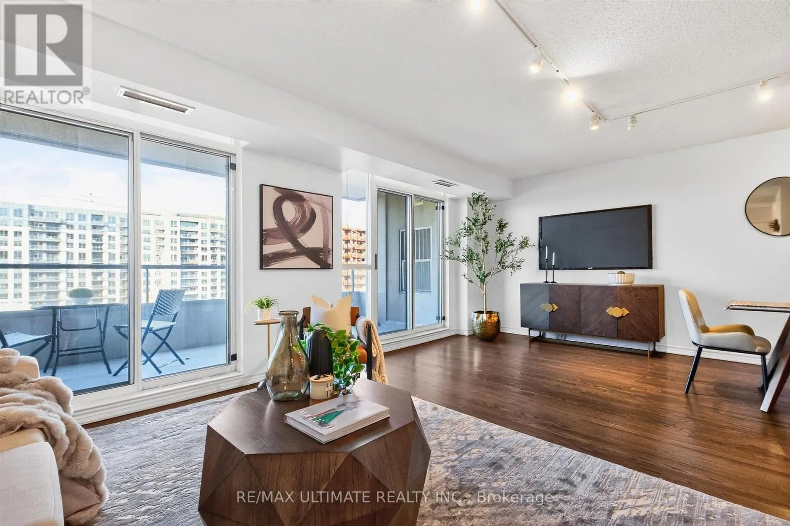 808 - 8 COVINGTON ROAD