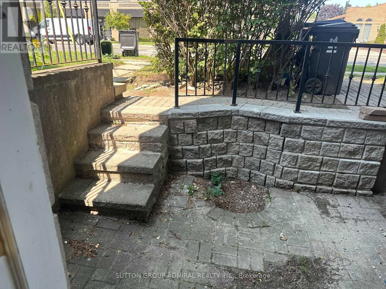 14 - 757 SHEPPARD AVENUE W