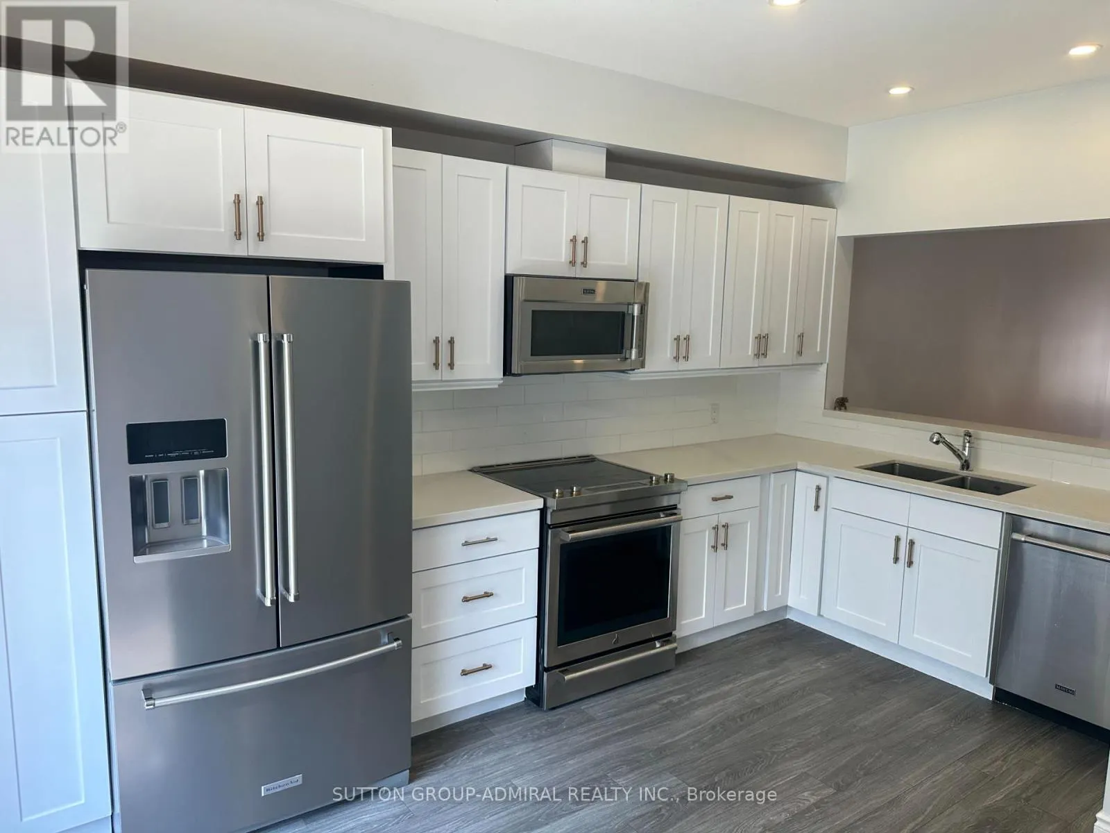 14 - 757 SHEPPARD AVENUE W