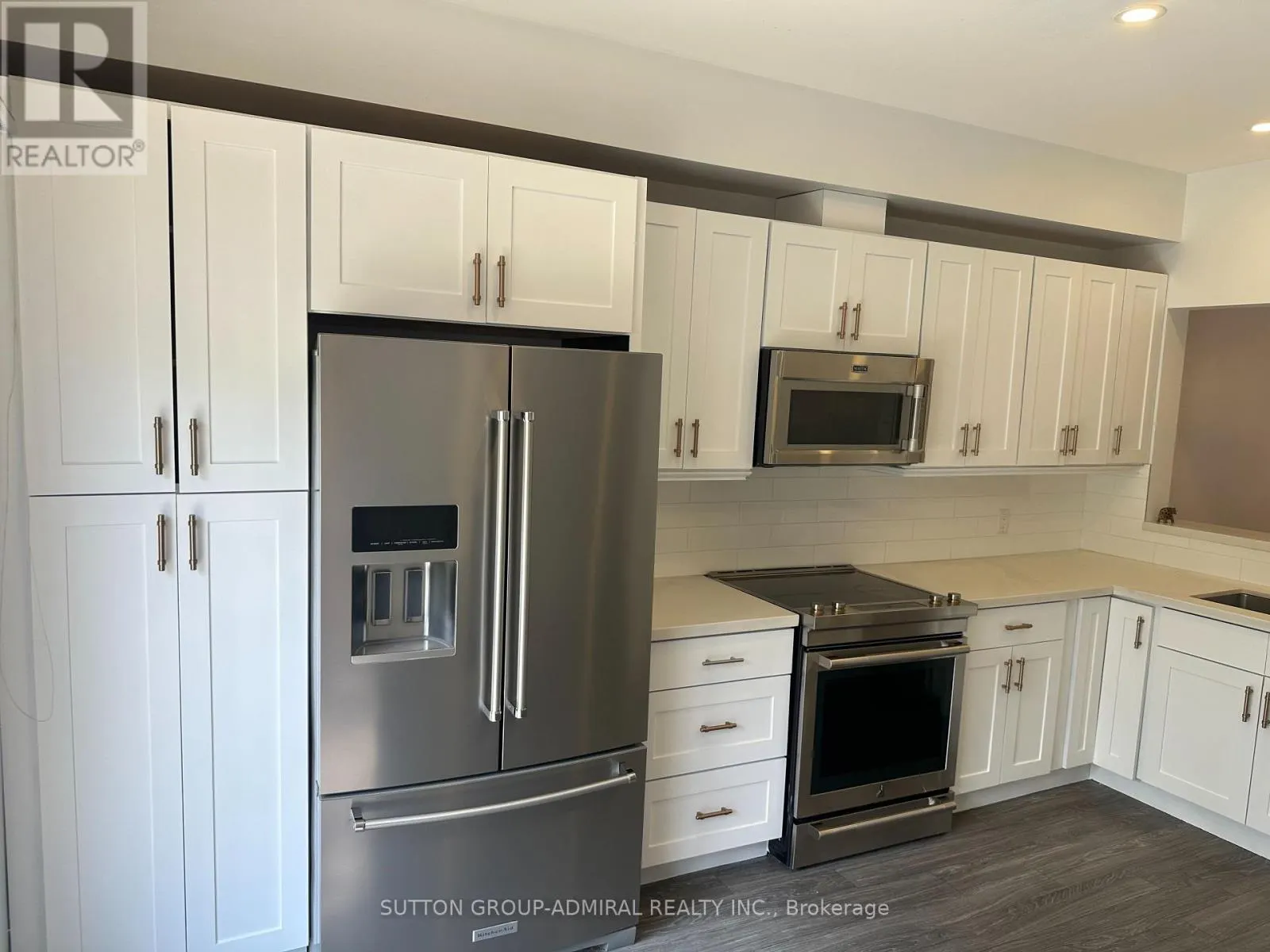 14 - 757 SHEPPARD AVENUE W