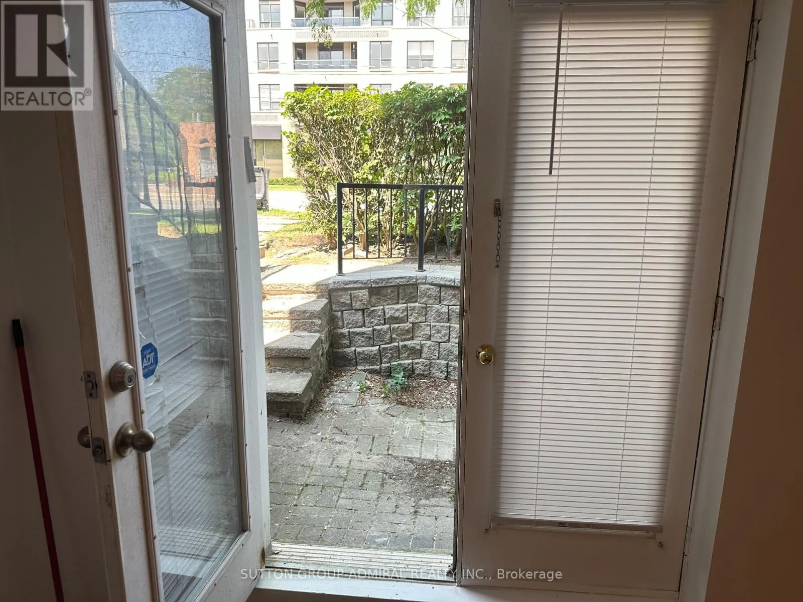 14 - 757 SHEPPARD AVENUE W