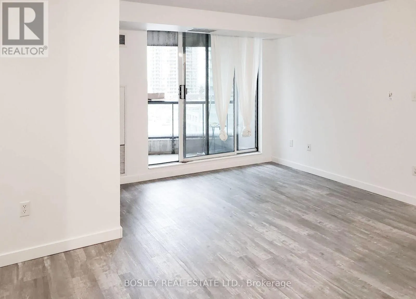 801 - 7 LORRAINE DRIVE