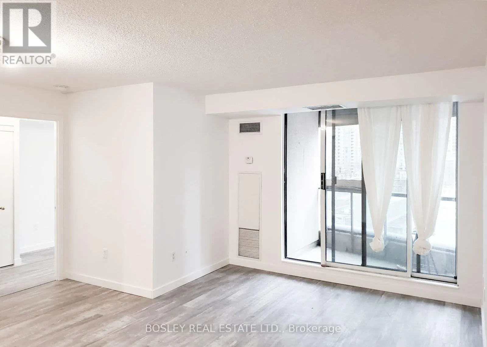 801 - 7 LORRAINE DRIVE