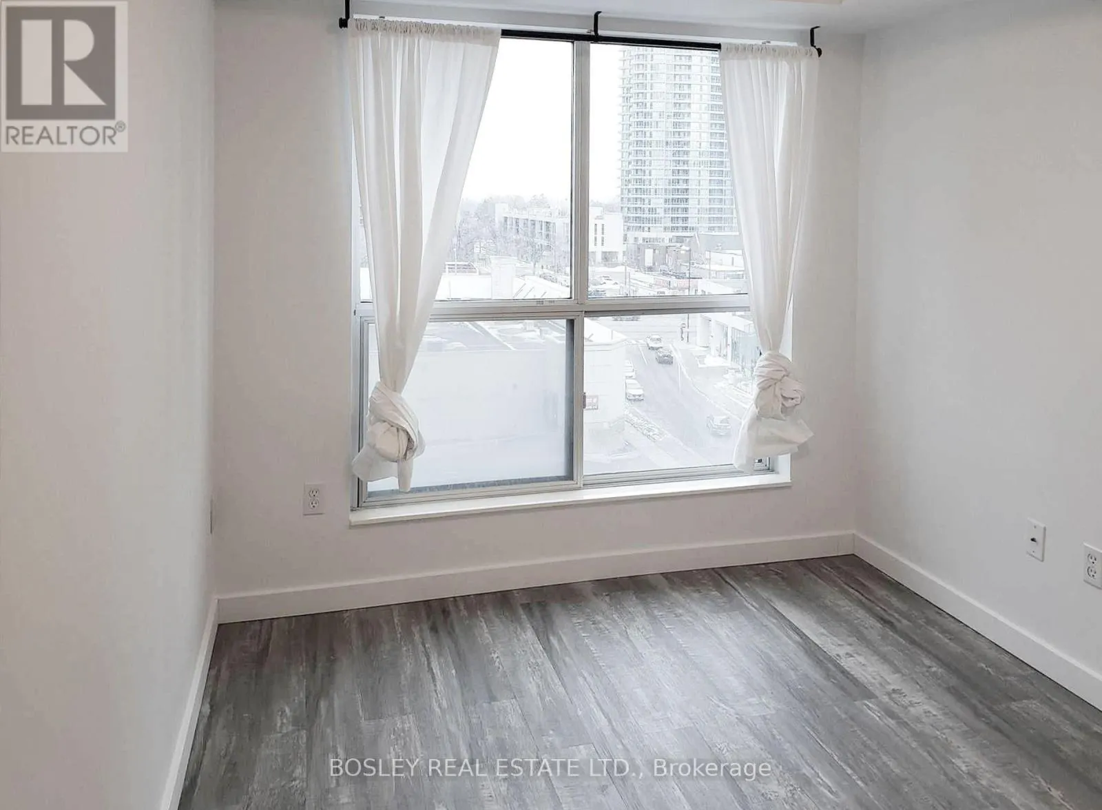 801 - 7 LORRAINE DRIVE