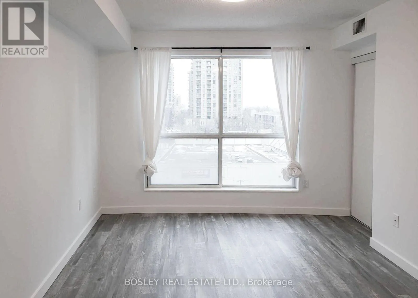 801 - 7 LORRAINE DRIVE