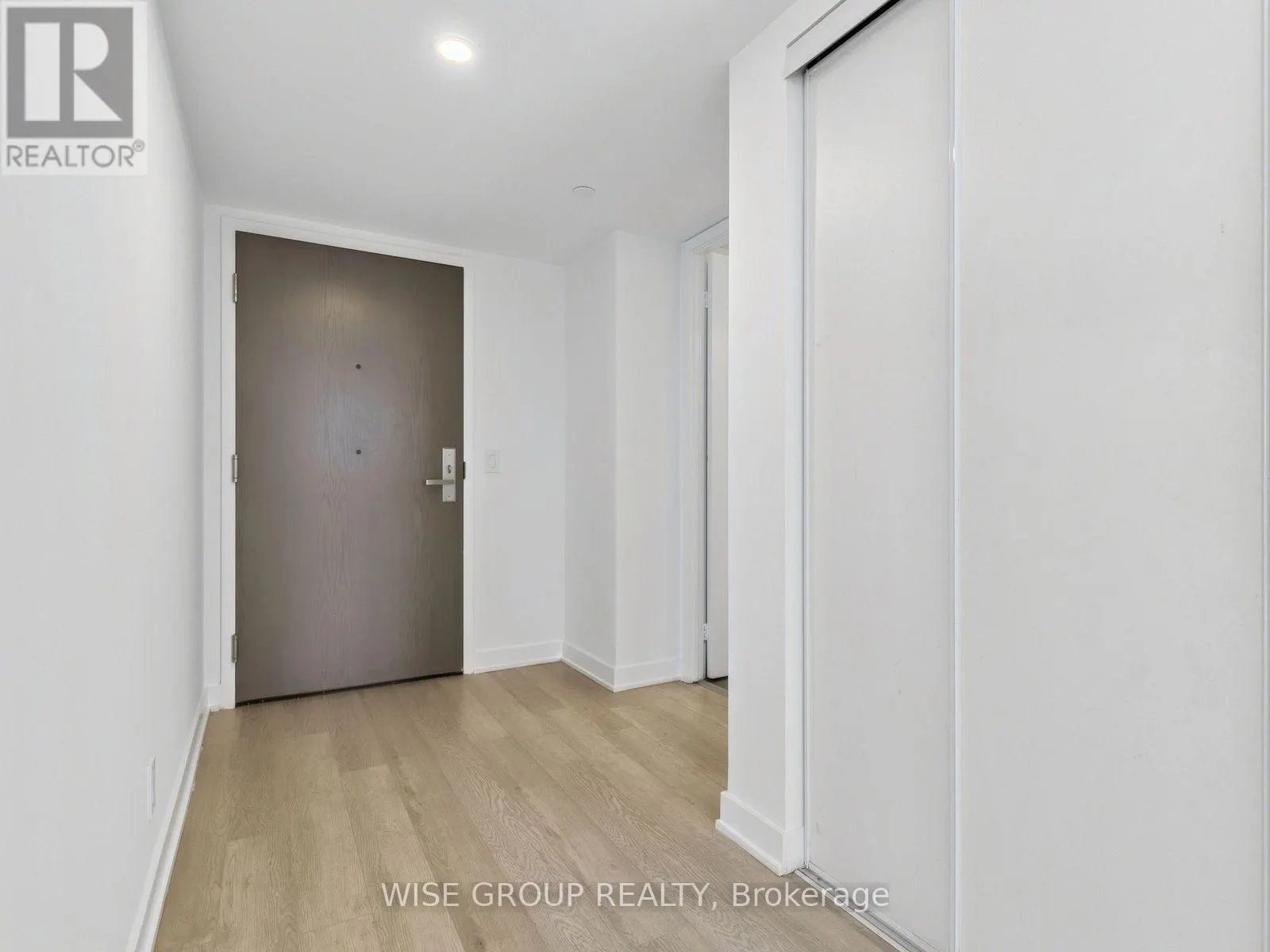 1108 - 18 TRETTI WAY