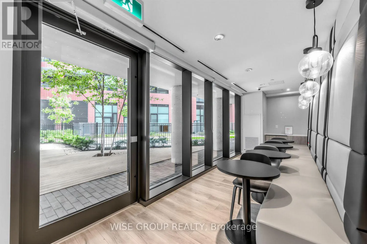 1108 - 18 TRETTI WAY