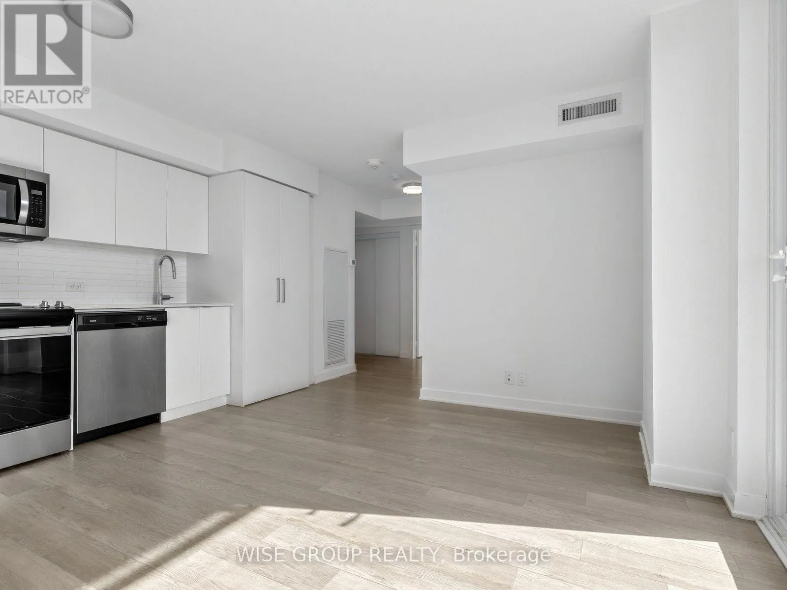 1108 - 18 TRETTI WAY