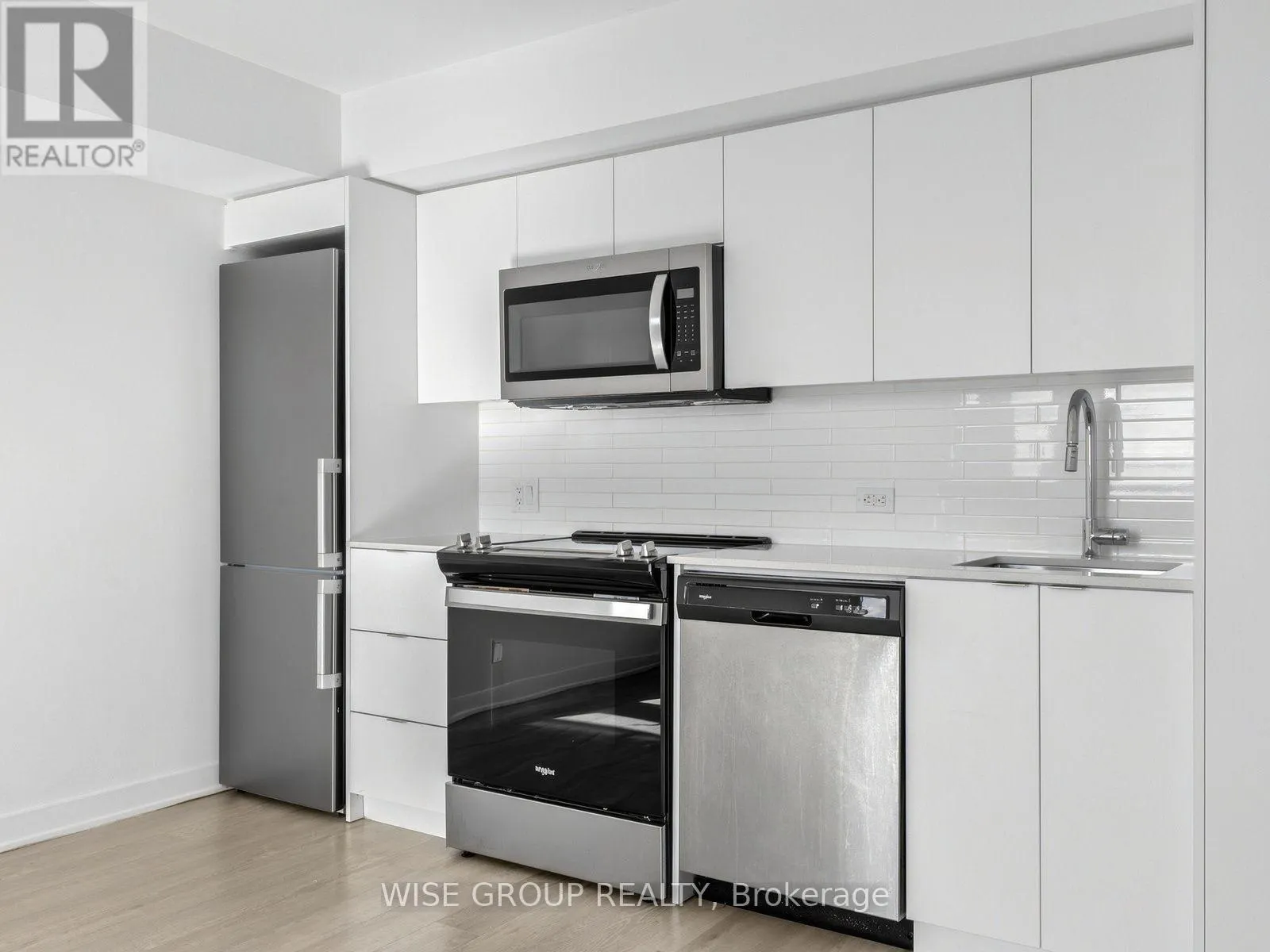 1108 - 18 TRETTI WAY