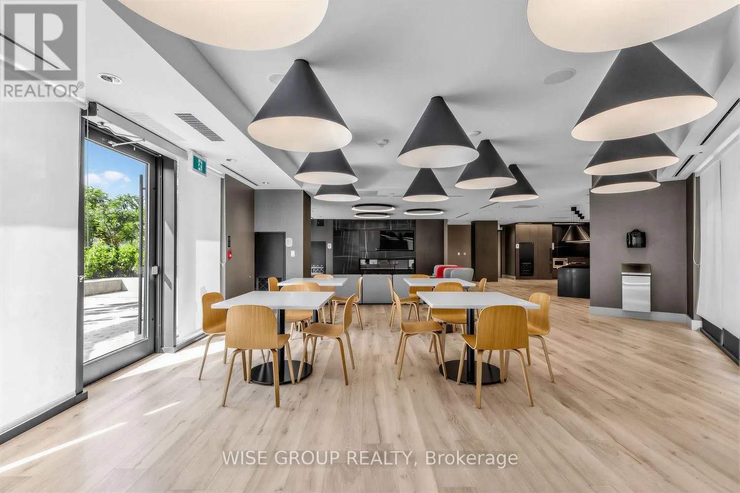 1108 - 18 TRETTI WAY
