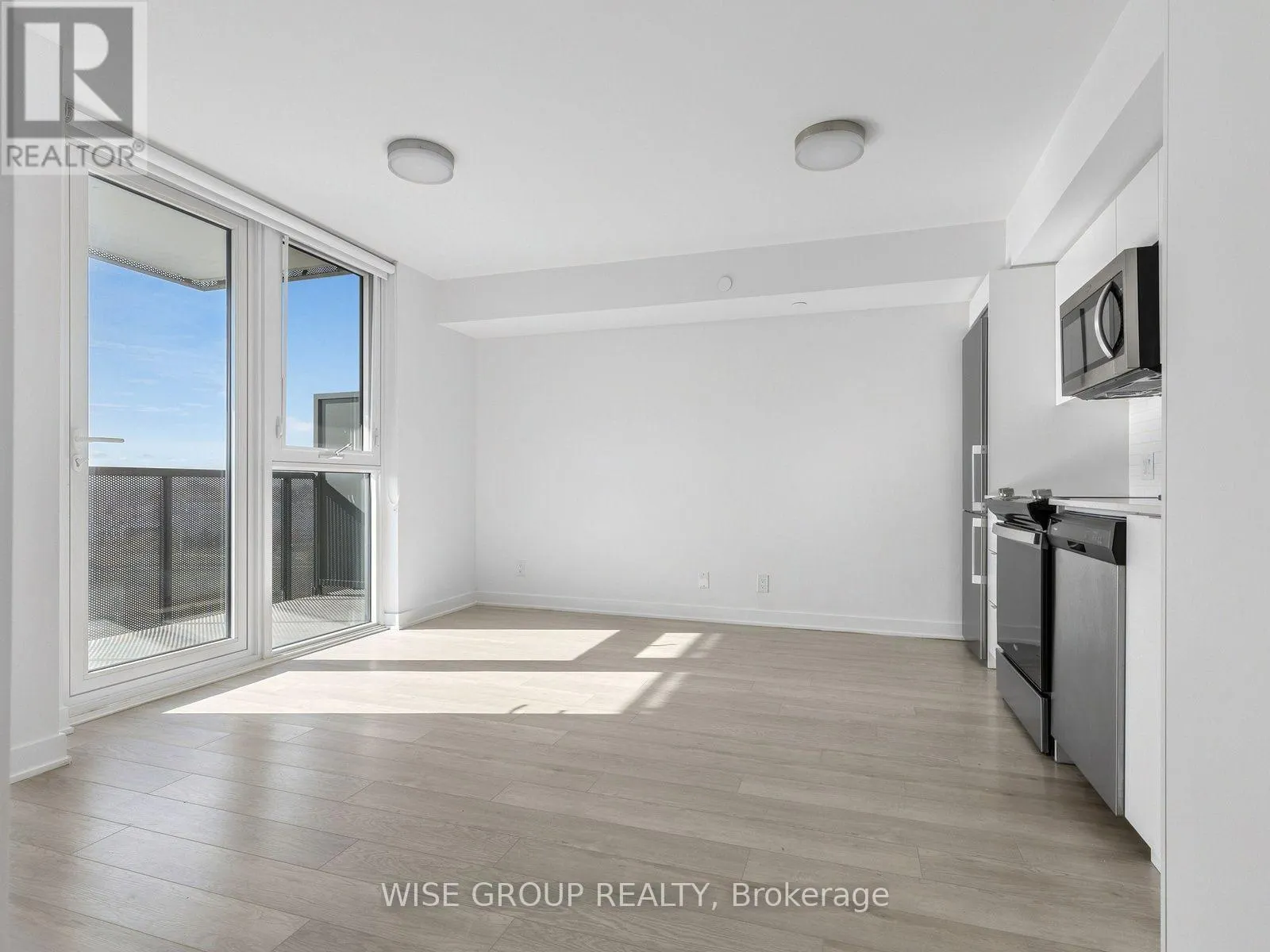 1108 - 18 TRETTI WAY