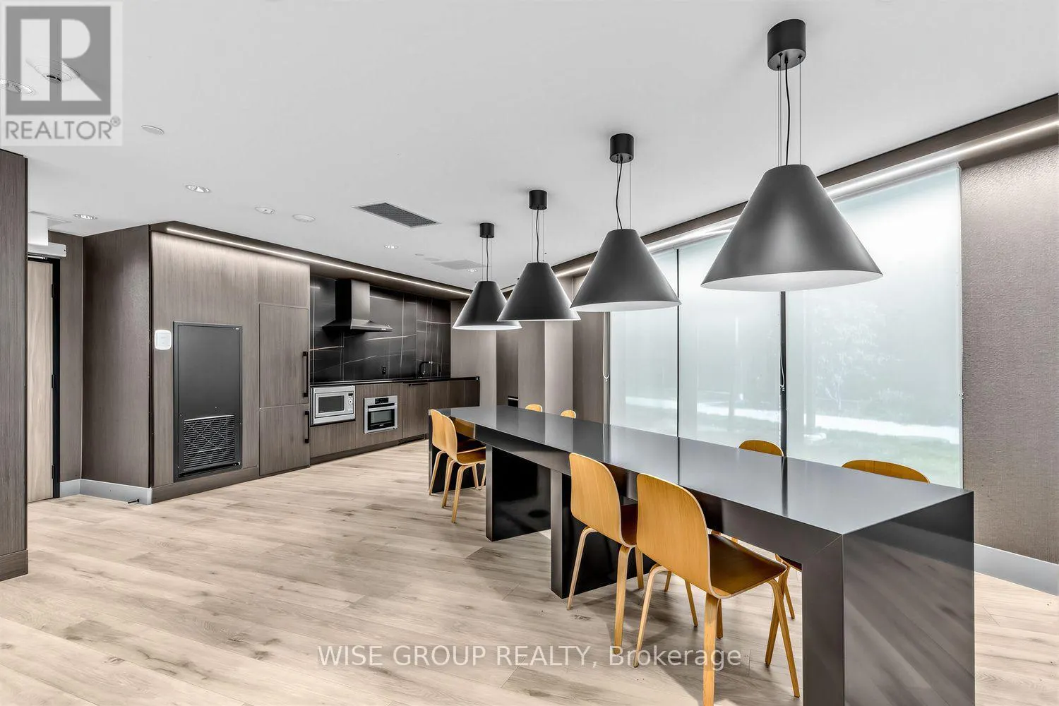 1108 - 18 TRETTI WAY