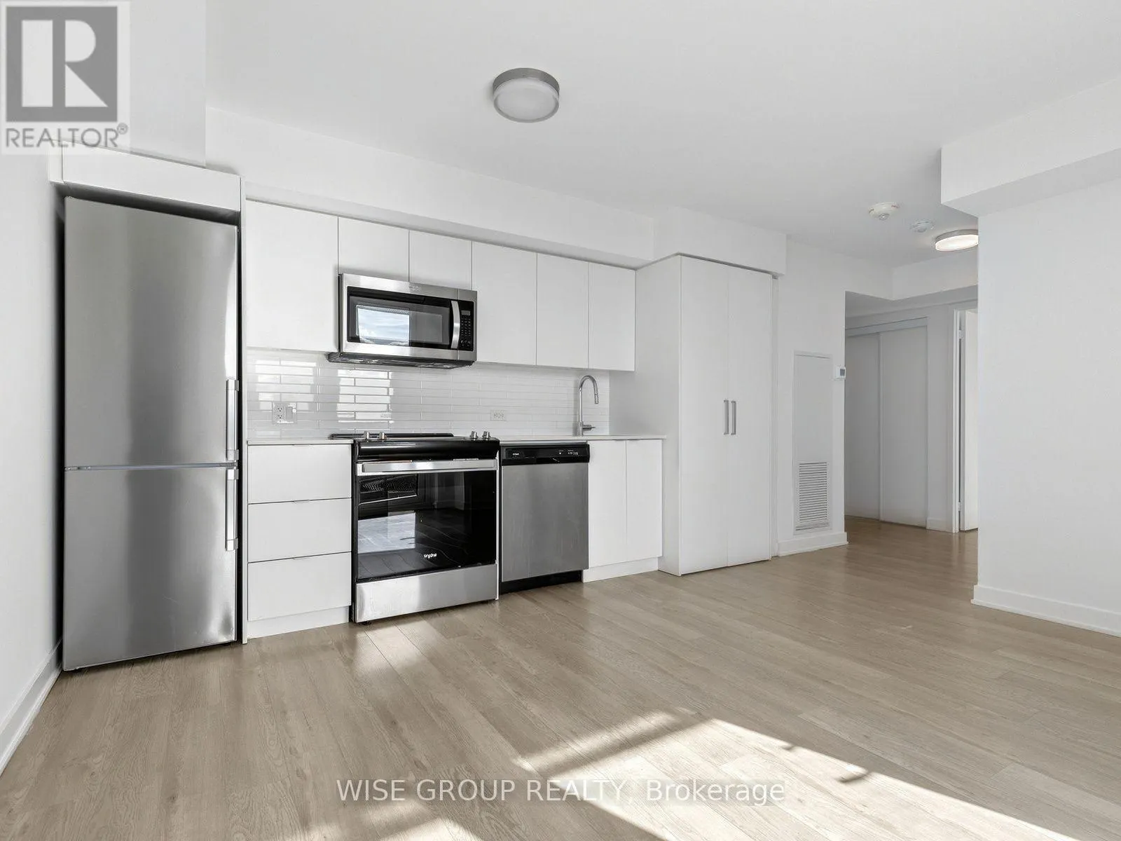 1108 - 18 TRETTI WAY